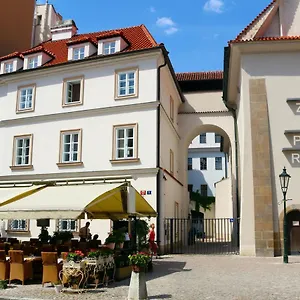 https://happy-prague-apartments.praguehotelsweb.com